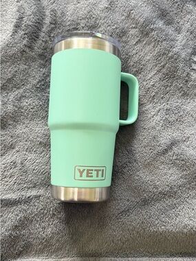 Yeti Rambler 20oz Travel Mug with Handle in Seafoam